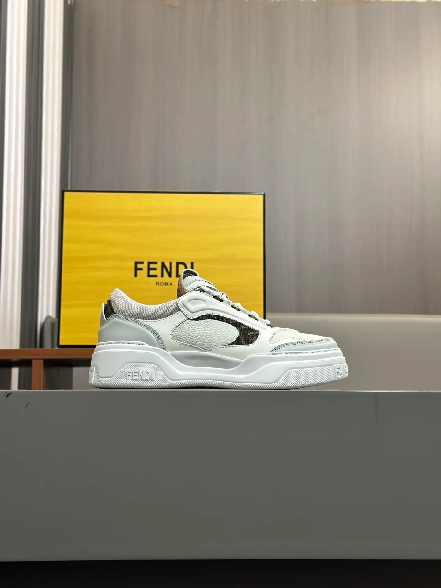 [FENDI] Fendi men's shoes 💰780💰 - High-end quality original casual sports shoes - Upper: Nappa calfskin, pebbled calfskin, tongue and heel; injection molded brand logo plastic module - Lining: brand canvas - Outsole: ultra-light T men's shoes 💰R foam rubber; molded outsole - Super high quality control, fine workmanship: highlighted (high-end, luxury, grade) -Size :39-44 (38, 45, can be customized)